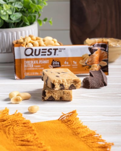 Quest® Chocolate Chip Cookie Dough Flavor Protein Bars Perspective: right
