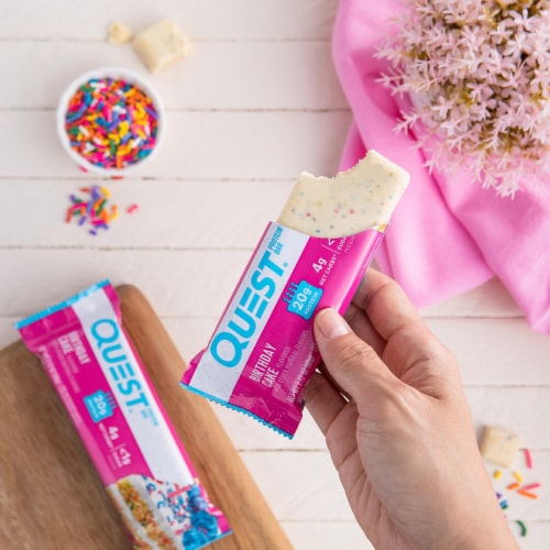 Quest® Birthday Cake Protein Bar Perspective: right
