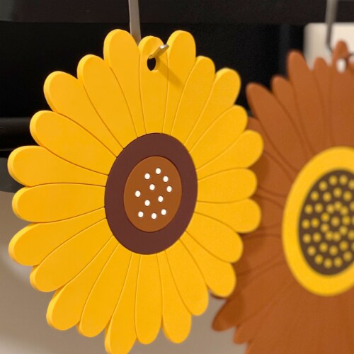 Wrapables Sunflower Coasters, Trivet Mats, Pot Holders (Set of 2), Medium Perspective: right