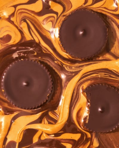 Free2b® Chocolate Sunflower Butter Mini Sun Cups® Candy Pouch Perspective: right