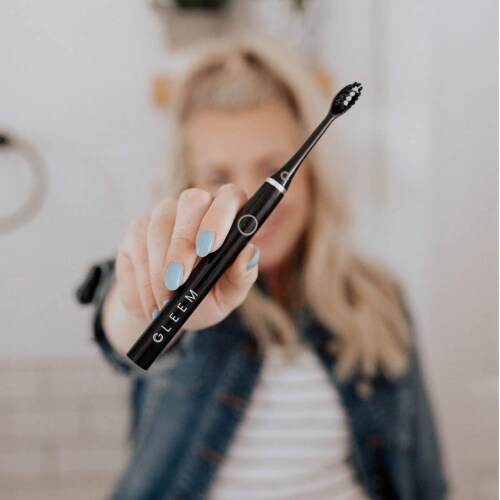 Gleem Electric toothbrush powered by a battery Black Perspective: right