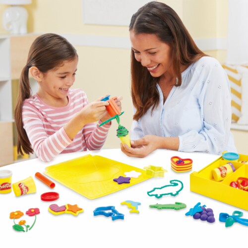 Play-Doh Large Tools & Storage Activity Set Perspective: right