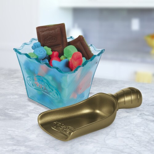 Play-Doh Kitchen Creations Candy Delight Playset Perspective: right