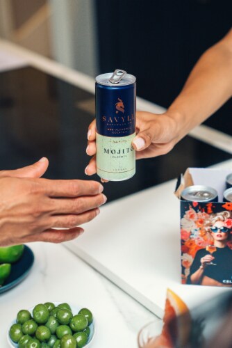 Savyll® Non-Alcoholic Mojito Flavored Sparkling Cocktail Perspective: right