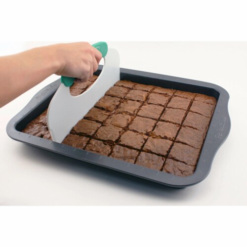 BergHOFF Perfect Slice Cookie Sheet with Slicer Perspective: right