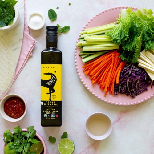 Terra Delyssa® Organic First Cold Press Smooth Flavor Extra Virgin Olive Oil Perspective: right