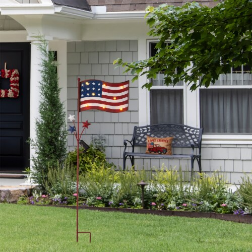 Glitzhome Patriotic Metal Flag Illuminated Yard Stake/Wall Sign Perspective: right
