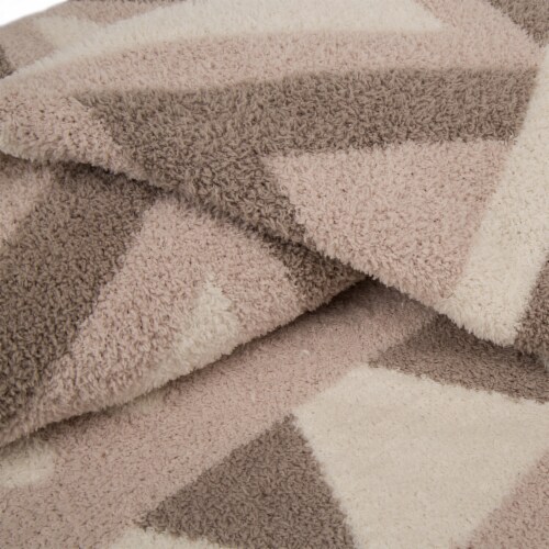 Glitzhome Knitted Polyester Geometric Pattern Feather Yarn Throw Blanket Perspective: right