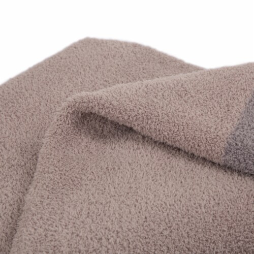 Glitzhome Knitted Polyester Feather Yarn Tricolor Throw Blanket Perspective: right