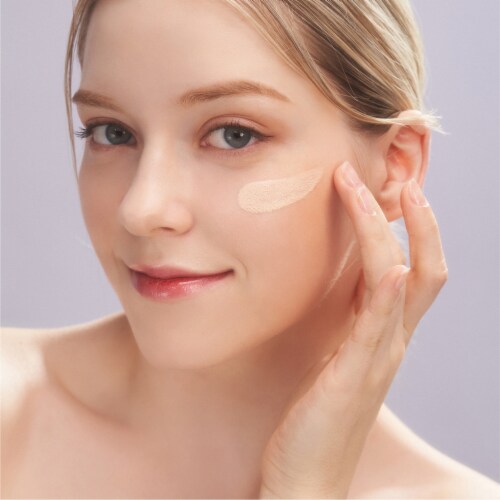 Unicorn Glow 282C Sleek Serum Foundation Perspective: right