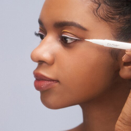 Unicorn Glow 03 Muhly Unique Color Eyeliner Pen Perspective: right