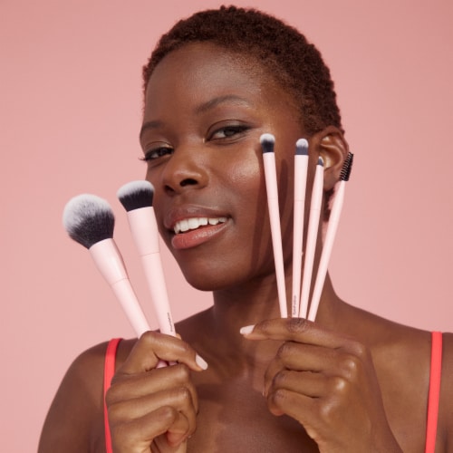 MCoBeauty Everyday Essentials Makeup Brush Set for Liquid Cream or Powder Formulas Perspective: right