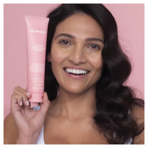 MCoBeauty Everyday Foaming Face Wash For All Skin Types Perspective: right