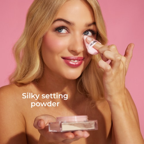 MCoBeauty Loose Powder Cool & Set - Translucent Perspective: right