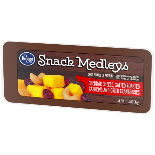 Kroger® Cheddar Cheese Cranberry & Cashew Snack Kit Perspective: top