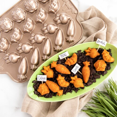 Nordic Ware Garden Patch Pan - Beige Perspective: top