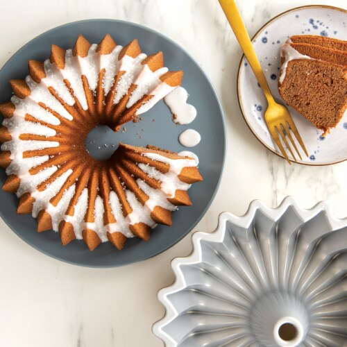 Nordic Ware Bundt Fancy Springform Pan with 2 Bottoms, 9 Inch