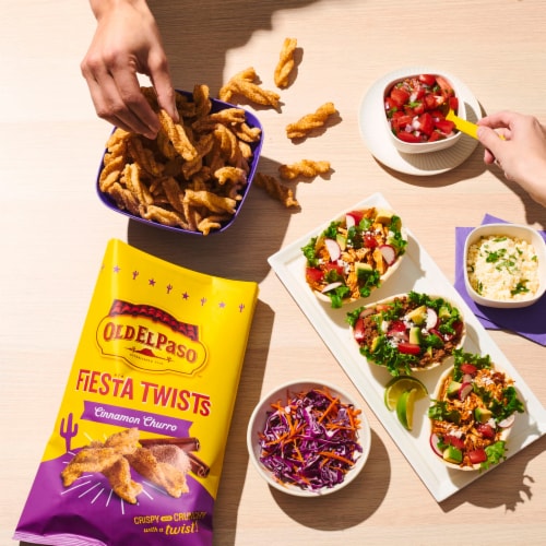 Old El Paso Cinnamon Churro Fiesta Twists Crispy Corn Snacks Chips Bag Perspective: top