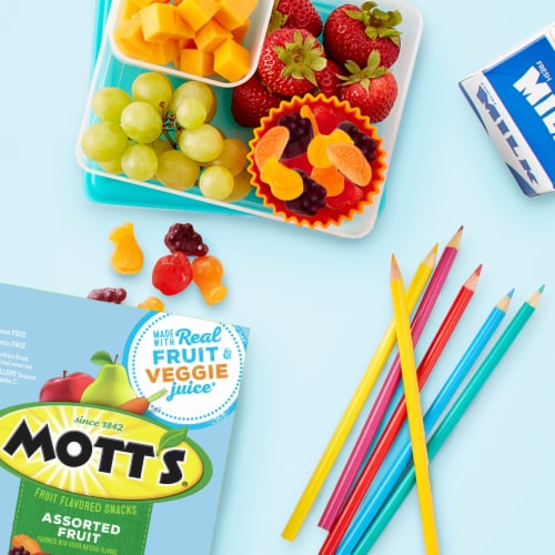 Mott's Gluten Free Assorted Fruit Flavored Snacks Value Pack Perspective: top