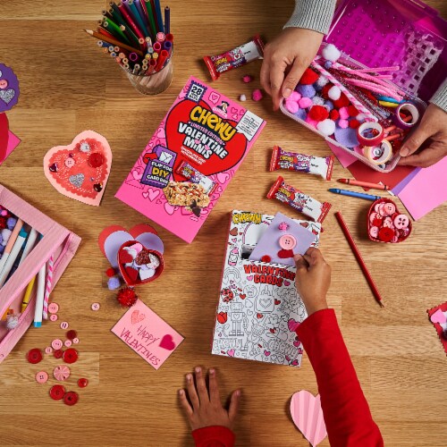 Quaker Chewy® Minis Chocolate Chip Valentine Granola Bars Perspective: top