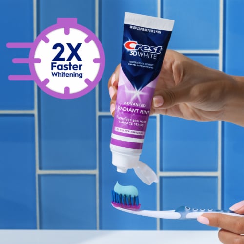 Crest 3D White Advanced Teeth Whitening Toothpaste, Radiant Mint Perspective: top