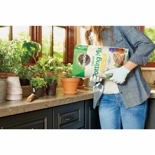 Miracle-Gro® Indoor Potting Mix Perspective: top
