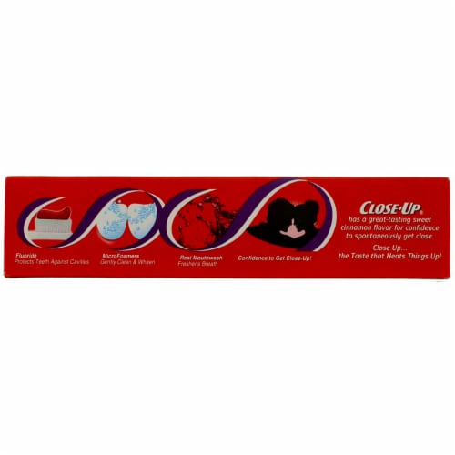Close-Up Ultra Cinnamon Flavor Blast Freshening Toothpaste Perspective: top