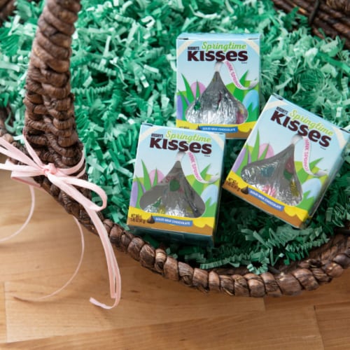 HERSHEY'S KISSES Solid Milk Chocolate Treat Easter Candy Gift Box Perspective: top