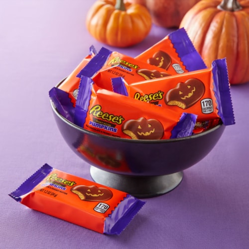 REESE'S Milk Chocolate Peanut Butter Pumpkins Halloween Candy Pack, 1.2