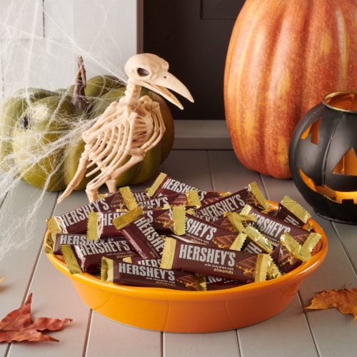 HERSHEY'S Milk Chocolate with Almonds Snack Size Halloween Candy Bag Perspective: top