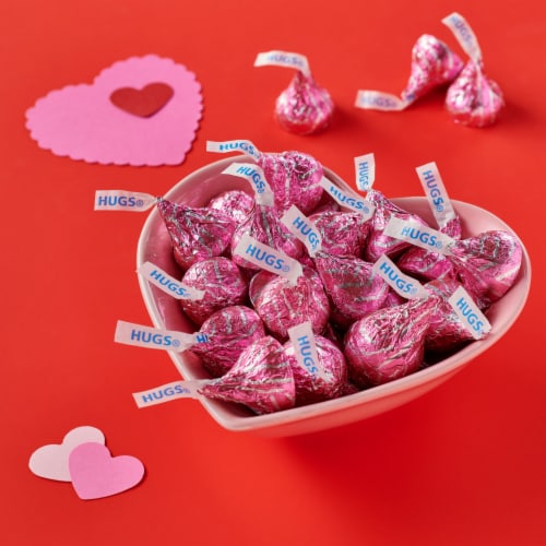 HERSHEY'S HUGS Milk Chocolate and White Creme Valentine Candy Bag Perspective: top