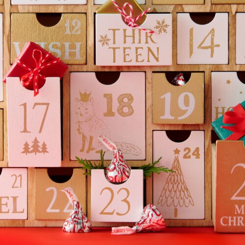 HERSHEY'S KISSES Candy Cane Flavored Christmas Candy Bag Perspective: top