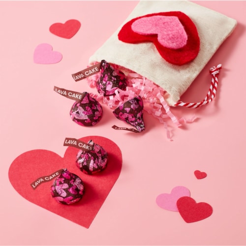 HERSHEY'S KISSES Lava Cake Dark Chocolate with a Gooey Chocolate Center Valentine Candy Bag Perspective: top