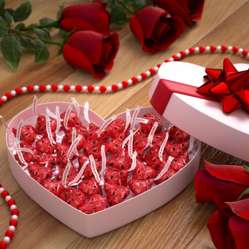 HERSHEY'S KISSES Chocolate Dipped Strawberry Valentine Candy Bag Perspective: top