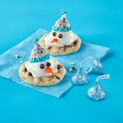 HERSHEY'S KISSES Cookies 'n' Creme Christmas Candy Bag Perspective: top