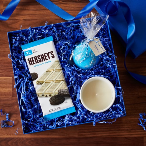 HERSHEY'S COOKIES 'N' CREME Extra Large Candy Bar Perspective: top