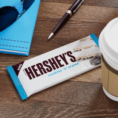 HERSHEY'S Cookies 'n' Creme King Size Candy Bar Perspective: top