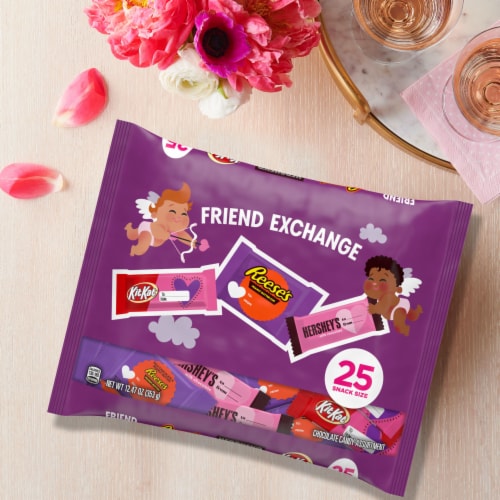 HERSHEY'S KIT KAT® and REESE'S Assorted Milk Chocolate Snack Size Valentine Candy Bag Perspective: top