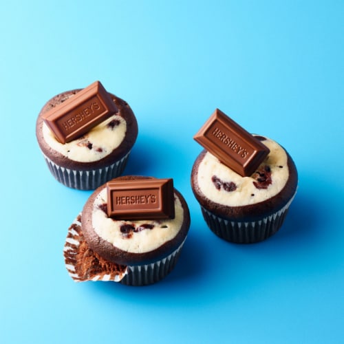 HERSHEY'S Miniatures Assorted Chocolate Candy Party Pack Perspective: top