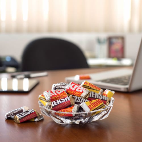 HERSHEY'S Miniatures Assorted Chocolate Candy Family Pack Perspective: top