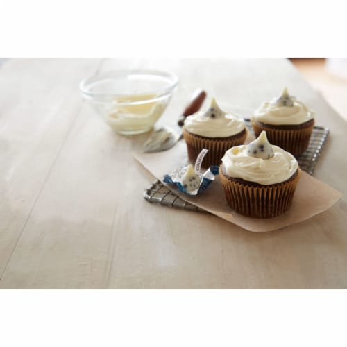 HERSHEY'S KISSES Cookies 'n' Creme Candy Share Pack Perspective: top