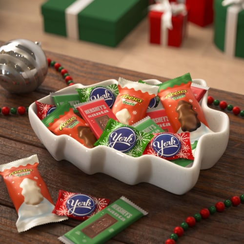 HERSHEY'S REESE'S and YORK Assorted Flavored Christmas Candy Variety Bag Perspective: top