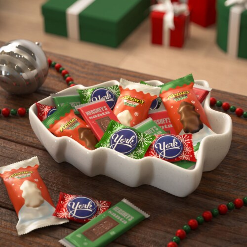 HERSHEY'S REESE'S and YORK Assorted Flavored Christmas Candy Variety Bag Perspective: top
