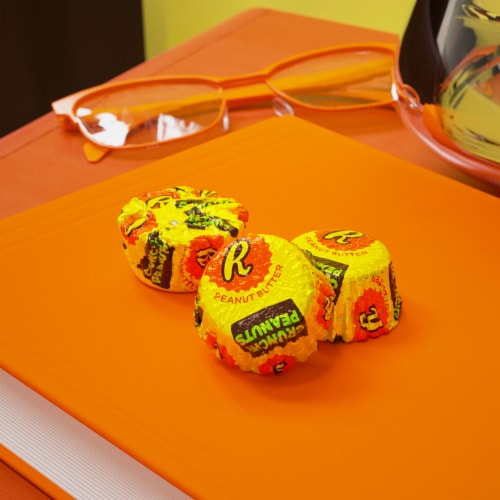 REESE'S Crunchy Peanuts Miniatures Milk Chocolate Peanut Butter Cups Candy Share Pack Perspective: top