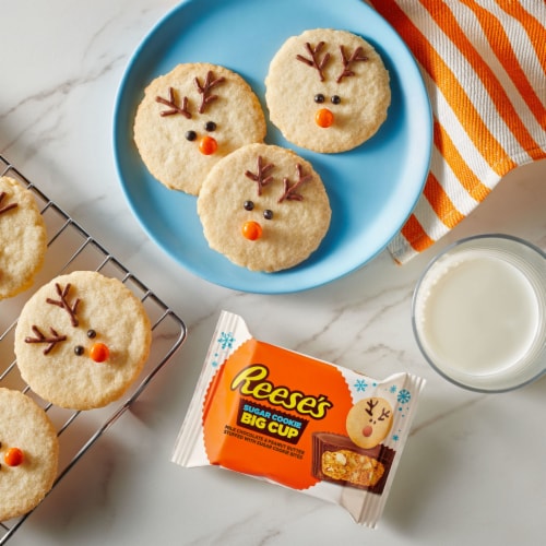 REESE'S Big Cup Sugar Cookie Milk Chocolate Peanut Butter Cups Christmas Candy Pack Perspective: top