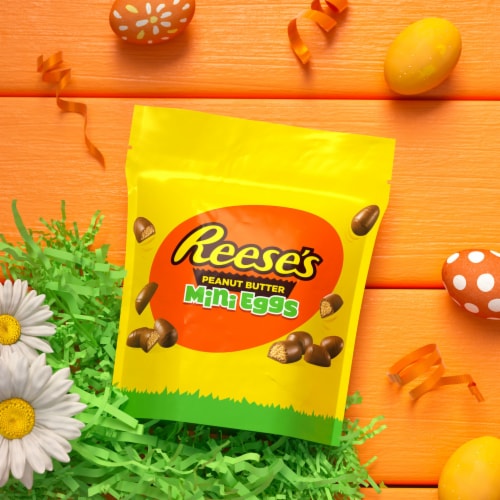 REESE'S Milk Chocolate Peanut Butter Creme Mini Eggs Easter Candy Resealable Bag Perspective: top