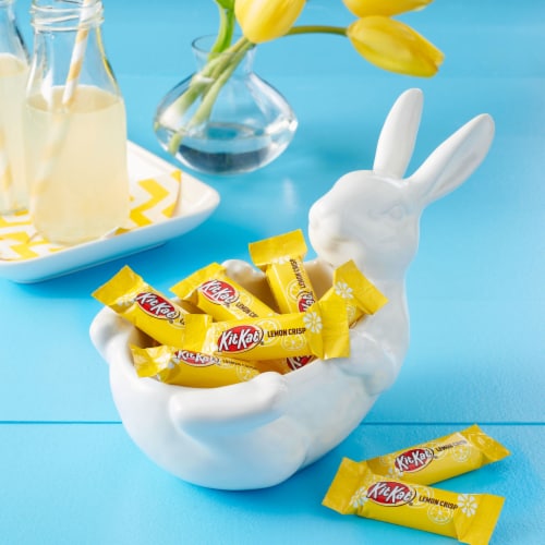 KIT KAT® Lemon Crisp Miniatures Lemon Flavored Creme Wafer Easter Candy Bag Perspective: top