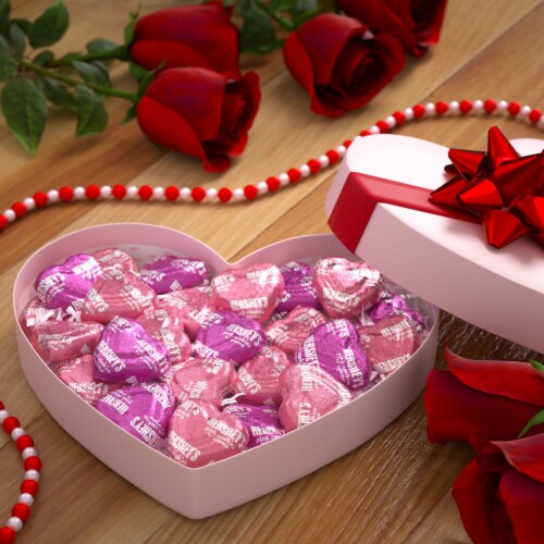 HERSHEY'S Pink Cookies 'n' Creme Hearts Valentine Candy Bag Perspective: top