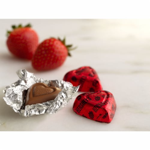 HERSHEY'S Strawberry Creme Flavored Hearts Valentine Candy Bag Perspective: top