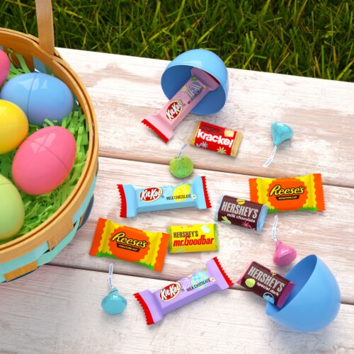 HERSHEY'S KIT KAT® and REESE'S Assorted Chocolate Easter Candy Bag Perspective: top